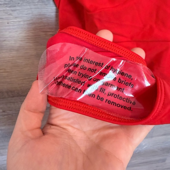 NWT Quince Italian Recycled Wrap One-Piece Swimsuit - Red - Size 4 - Picture 4 of 6